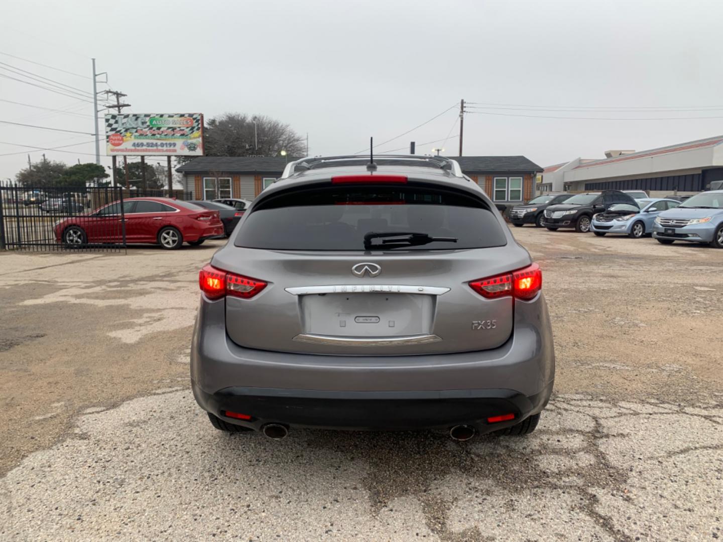 2009 Gray /Black Infiniti FX FX35 2WD (JNRAS18U39M) with an 3.5L V6 DOHC 24V engine, Automatic transmission, located at 1830 North Belt Line Road, Irving, TX, 75061, (469) 524-0199, 32.834373, -96.993584 - Photo#4